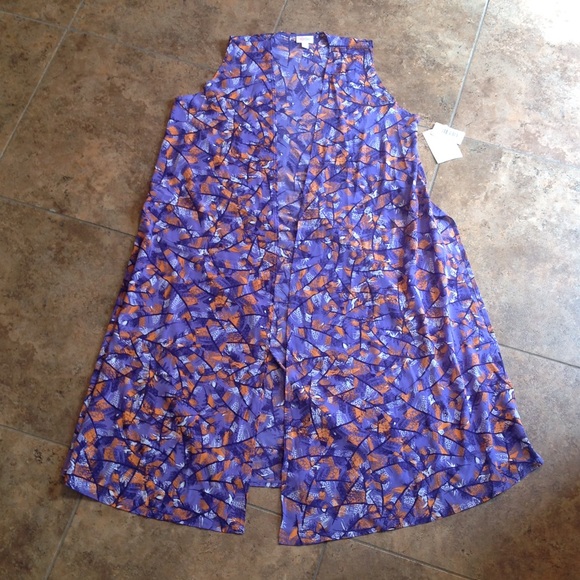 LuLaRoe Tops - LuLaRoe Joy Size M.‎ NWT!